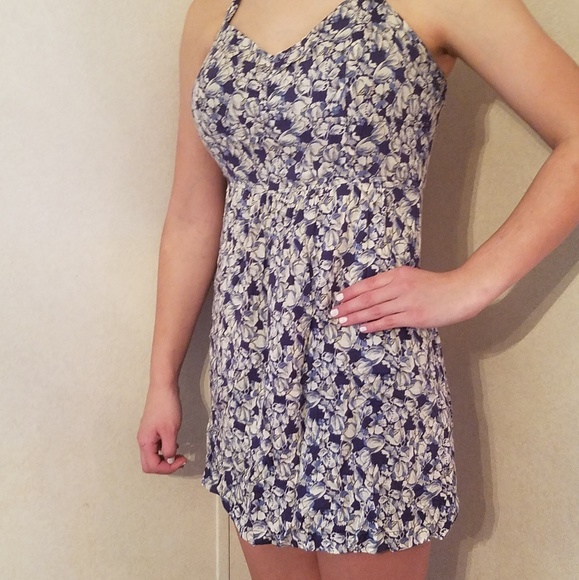 reposh floral dress with pockets - Picture 2 of 4